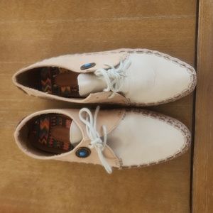 NEVER WORN HUSH PUPPIES MOCCASIN.